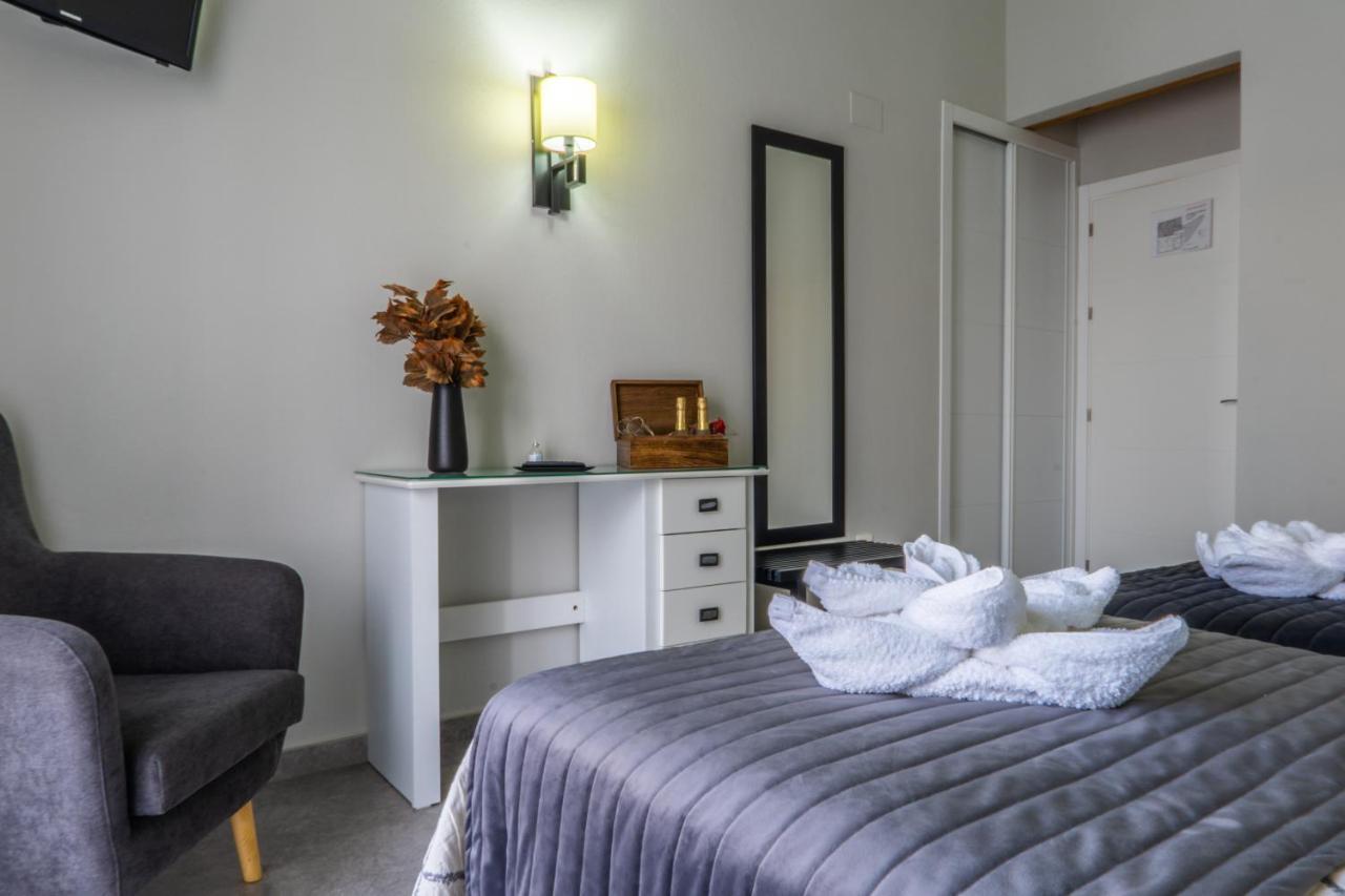 Apartamentos Turisticos El Altozano Fuentes de León Exteriér fotografie